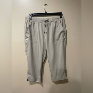 St. John's Bay Women's Tan Capris